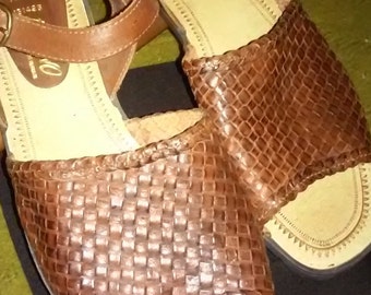 Boho Woven Sandals / Size 10 / Huarache Sandals / 80s 90s Sandals / Leather /Brown woven/191496/Amy style pattern by Romano made in Brazil