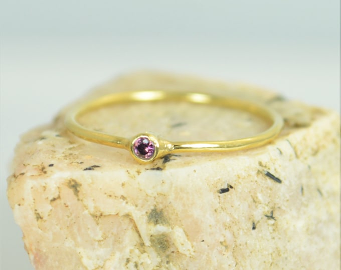 Tiny Alexandrite Ring, Alexandrite Stacking Ring,Solid 14k Gold Alexandrite Ring, Alexandrite Mothers Ring, June Birthstone, Solid Gold Ring