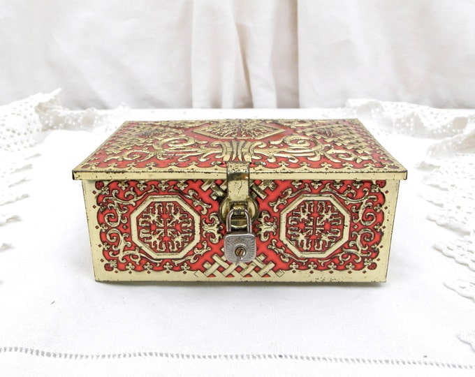 Vintage Chinese Inspired Red and Gold Colored Embossed Metal Tin with Tiny Working Padlock Manufactured for Outsider in Tourcoing France