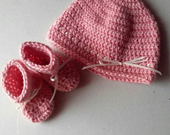 Baby hat and booties , baby shower gift , photo prop