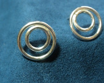 Sterling Silver Simple Circle-in-Circle Stud Earrings