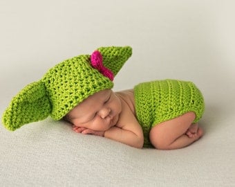 Crochet Baby Yoda outfit Hat with Diaper Cover, Yoda Hat, Baby Gift, Yoda Costume, Star Wars Outfit, Newborn picture, Baby halloween costume