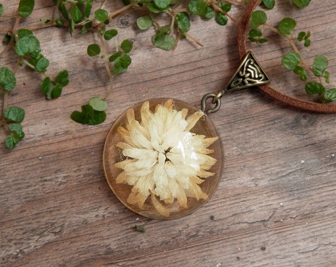 Epoxy resin aster pendant, dry flower jewelry, white and brown, real flower, hemisphere pendant, round necklace, flowers in the epoxy