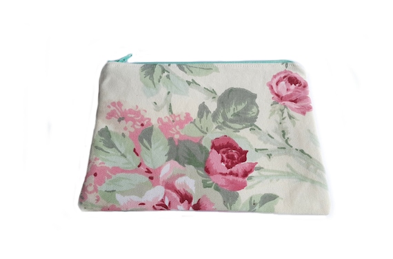 Red roses makeup case, zipper bag, cosmetic bag, cosmetic case, pencil case, makeup organizer roses, makeup bag, toiletry bag, bridal gift