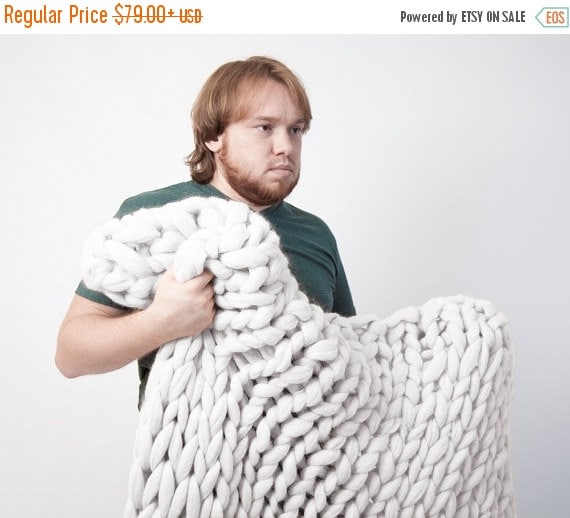 Chunky knit Blanket. Merino Wool Blanket. Bulky Blanket. Extreme Knitting by woolWow! Milk color.
