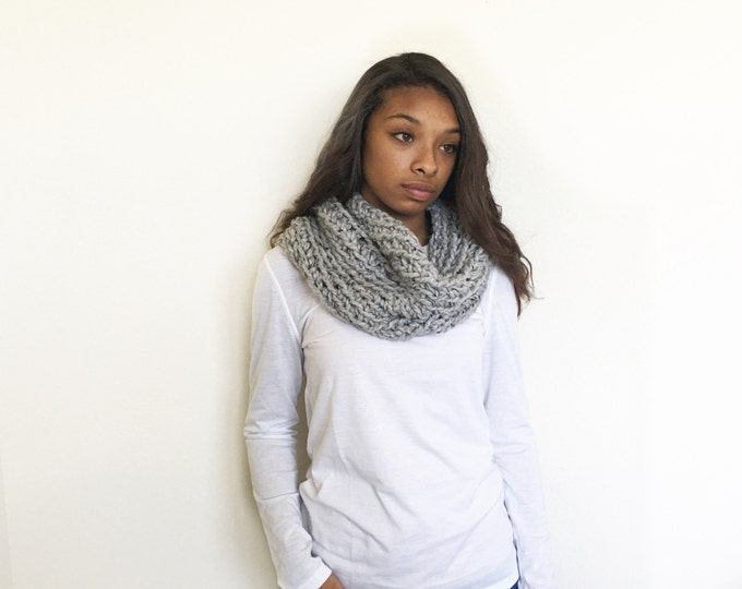 Chunky Knit crochet Cowl Infinity Scarf//in Grey Marble