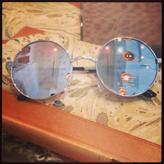 Retro sunglasses: Medium round 60's John Lennon style silver glass.