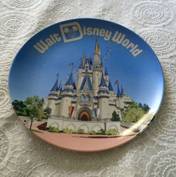 Walt Disney's DisneyWorld Collectors Plate