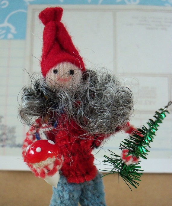 Pipe Cleaner Elf Figure / Vintage Craft Supplies