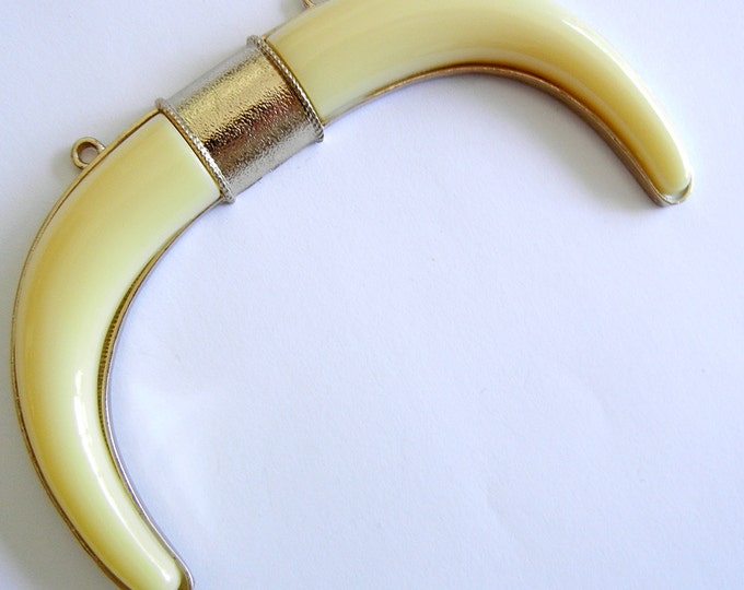 Primitive Tribal Pendant Horn Shaped Ivory Acrylic Gold-tone Double Link