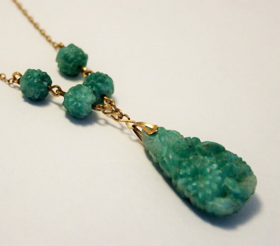 Vintage green glass necklace. Peking glass necklace. Carved