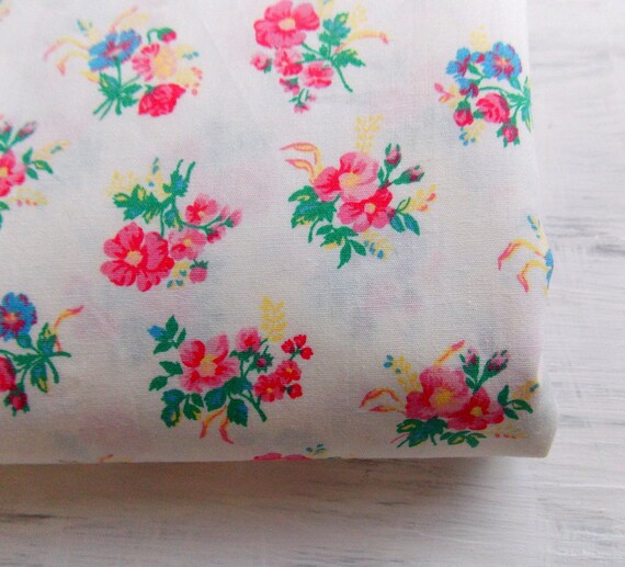 Vintage Fabric / Pink Floral Calico Print / One Yard