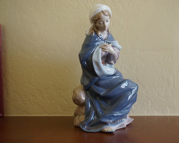 Lladro VIRGIN MARY Lladro Porcelain Figurine Vintage Praying