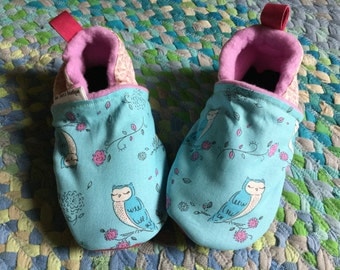 Little Girls slippers, Kids Shoes Mimimalist Soft Soled Slippers, Toddler shoes, Rubber / Leather Soles / owls, preschool shoes, waldorf