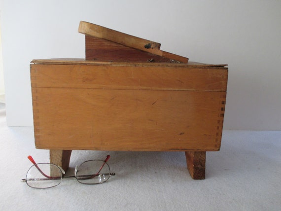 shoe polish stand