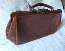 Vieux cuir vintage valise de bagage sac passeport document d'identité