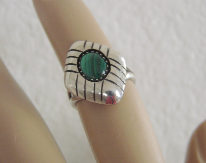 Vintage Artisan Southwestern Sterling Malachite Ring / Size 4.75 / 3.5 Grams / Jewelry / Jewellery