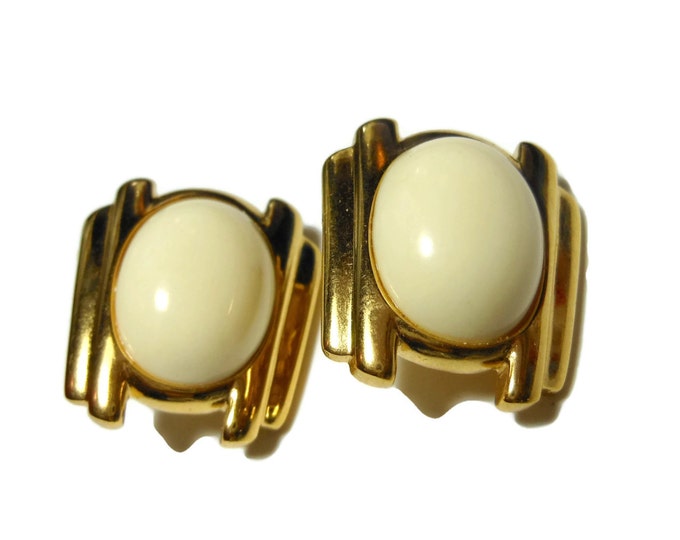 Trifari 1980S earrings, creamy white lucite cabochon, gold columns on sides, clip earring, off white, winter white