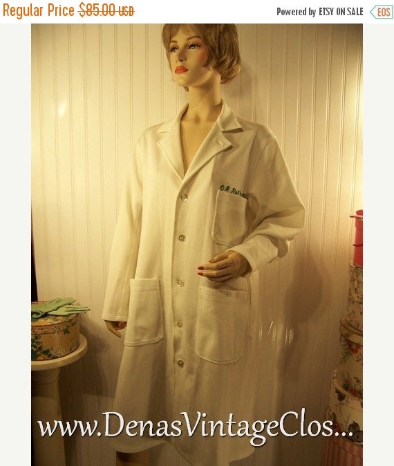 60 OFF SALE Vintage Lab Coat Doctors Coat by DenasVintageCloset