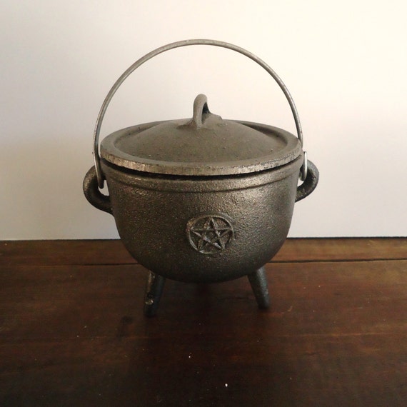 Halloween Decoration Witch Cauldron Pentacle cast iron pot