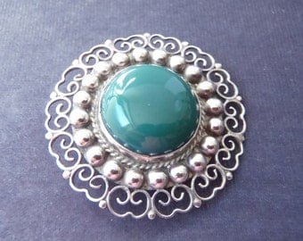 Sterling Silver Ornate Green Stone Brooch BR12