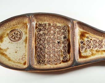 Bennington Potters David Gil, Fantastic Rare Mid Century Modern Earth Tone Bennington Potters David Gil Fish Studio Plate Platter Dish