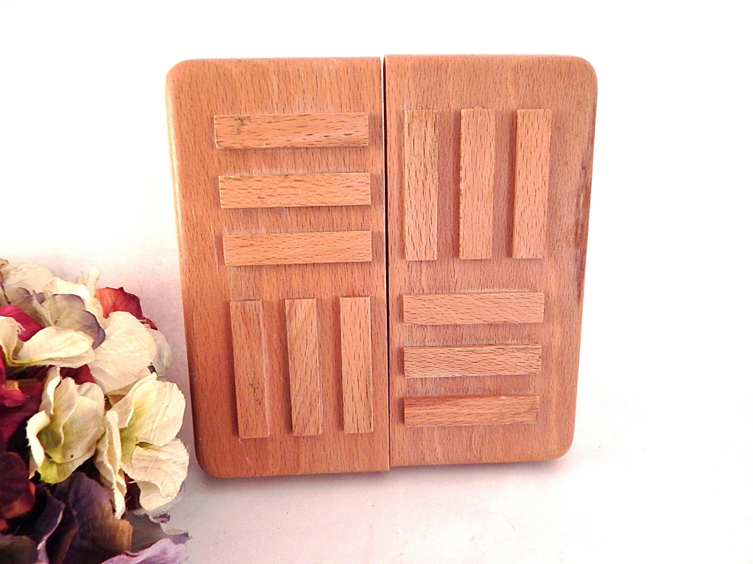 Trivet Modern Wooden Expanding Table Accessory by TKSPRINGTHINGS