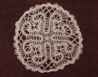 Vintage Hand Made Lace Doily, Tray Mat, or Dresser Mat