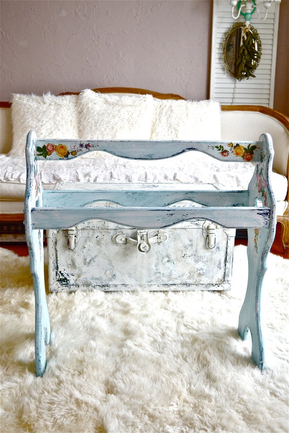 CHIPPY HAND PAINT Vintage three rod wood quilt rack with heart