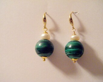 Earring of MALACHITE green with SÜßWASSERPERLE gold