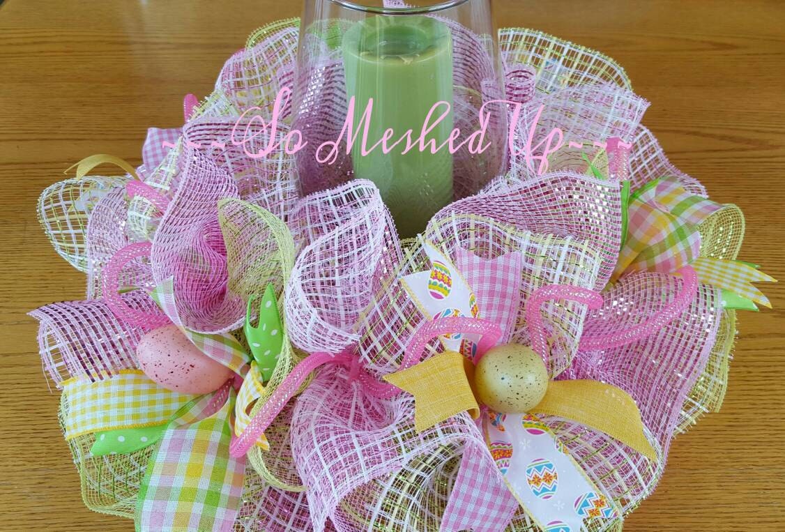 Pretty pastel Easter/Spring deco mesh table centerpiece