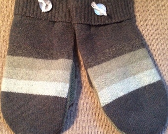 B16. Felted wool mittens Size medium