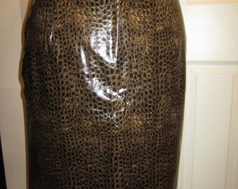 Valenti, faux snakeskin, pencil skirt, back zip, back kick pleat, no waistband, size 8, mailed from Canada