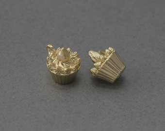 Cup Cake Pewter Pendant. Jewelry Craft Supplies . 16K Matte Gold Plated over Pewter / 2 Pcs - FC224-MG