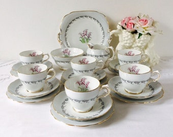 Grosvenor China 21 Piece Tea Set, Staffordshire, 1950s.