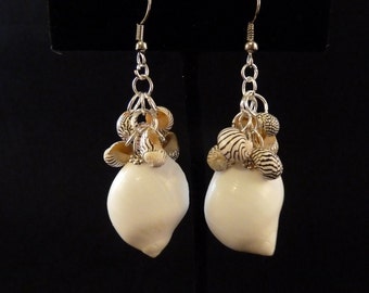 Blue - Nensi Fabart Phool Kali Shell Earrings