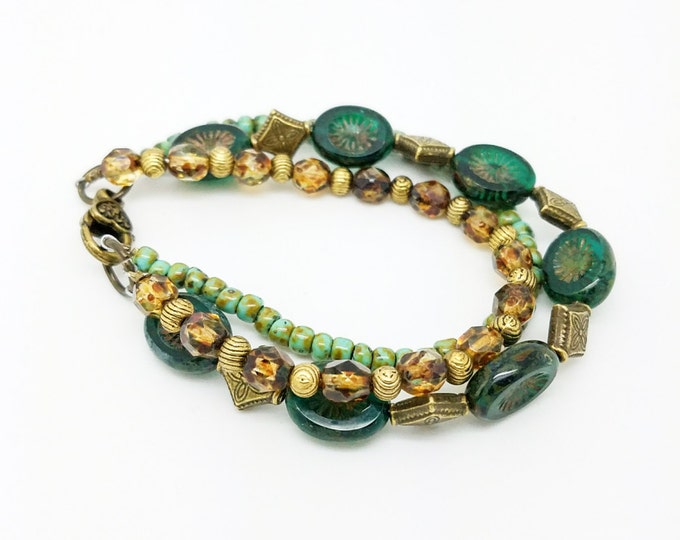 Green boho bracelet//green Bohemia bracelet//picasso jasper bracelet//three row bracelet//boho jewelery//green bohemian bracelet
