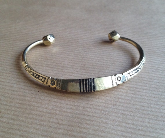 African metal bracelet cuff / ethnic bronze bracelet cuff