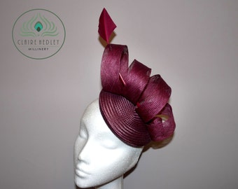 Maroon feather cocktail hat - Burgundy Pillbox hat - Wine fascinator - Plum formal hat - Purple wedding hat - Arrow feather hat ~ LOTTIE