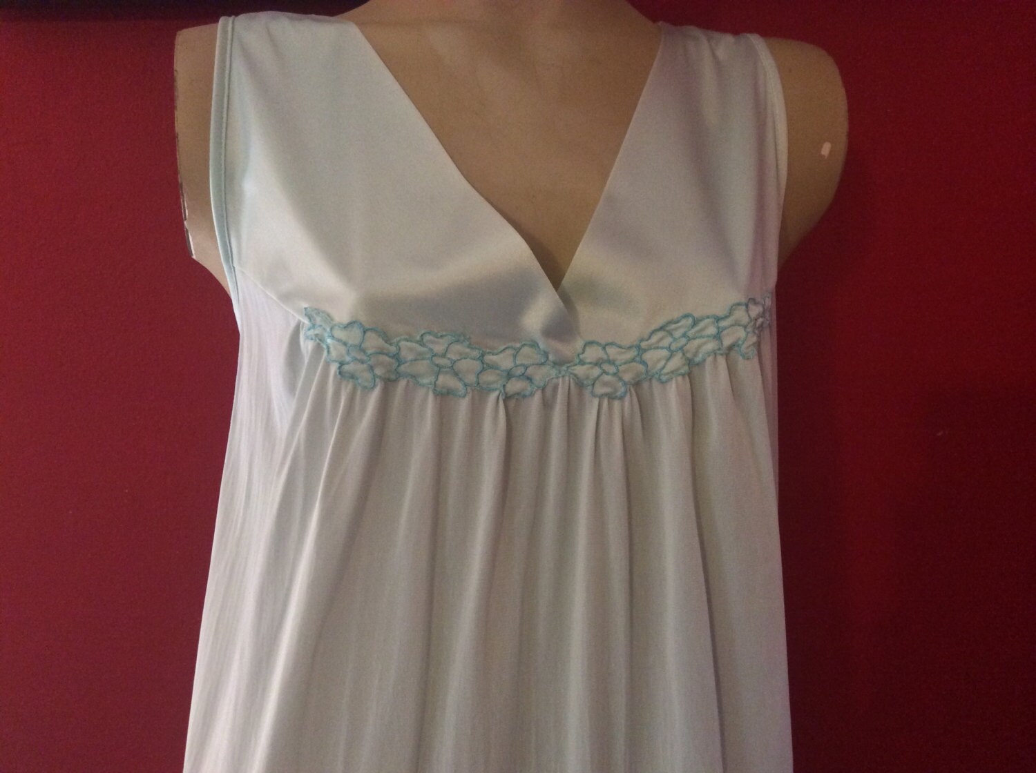 Vanity fair coloratura nightgown