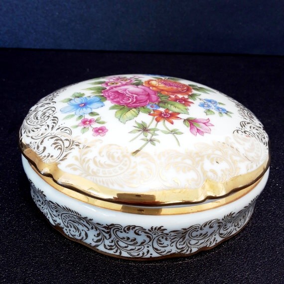 vintage french Limoges porcelain jewelry box porcelain
