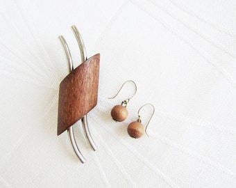 A closer look at Polished Pipe Scandinavian Jewelry Stud Design With Charm