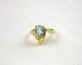 Vintage Rhinestone Ring Light Sapphire Taiwan Goldtone Size 6