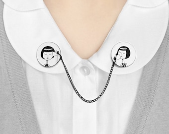 Collar clips // Flappers playing telephone