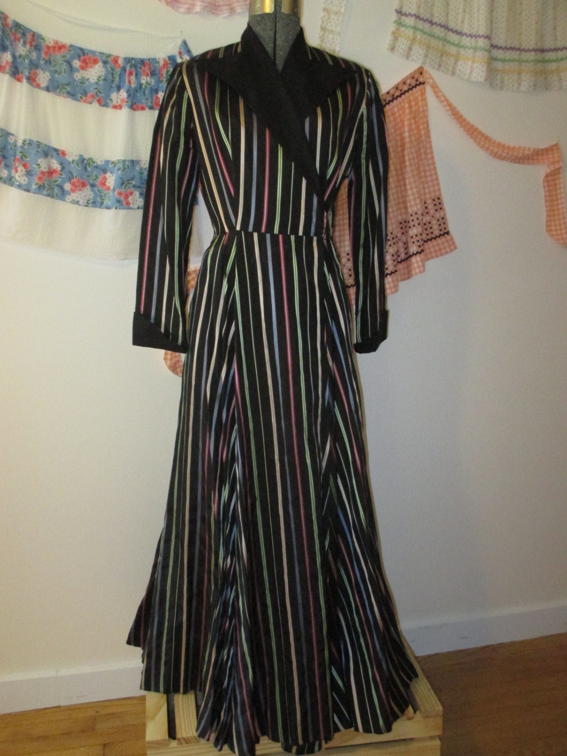 Vintage 1950s Robe Lucy Ricardo Striped Taffeta Dressing