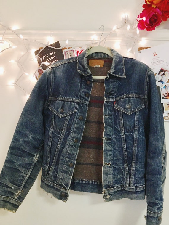 levi's distressed denim jacket mens