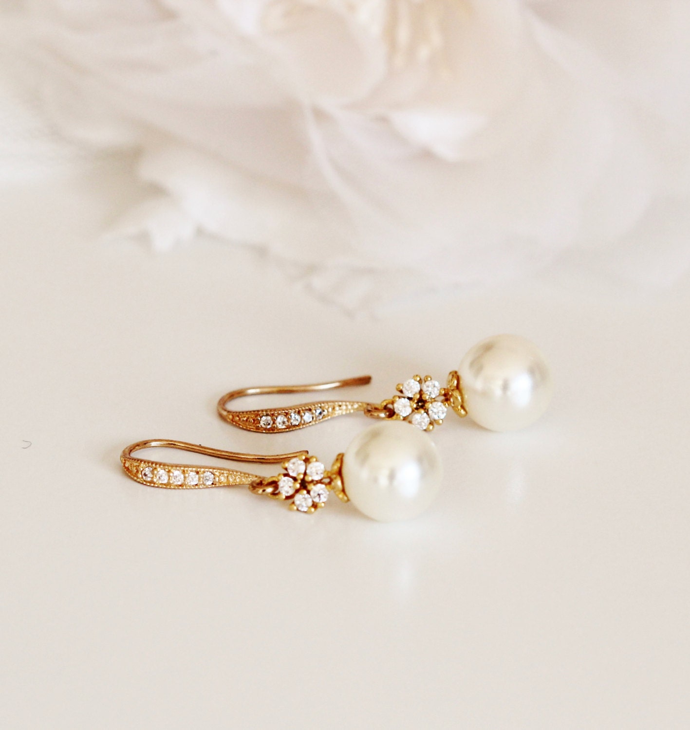 Gold Bridal Earrings Cream Pearl Earrings Gold Wedding Earrings Bridesmaid Earrings Gold Dangle Earrings Wedding Bridesmaid Gifts