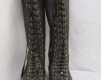 victorian boots, steampunk vintage, lace up black boots, photographer prop, macabre accessory, halloween prop, antique footwear, distressed