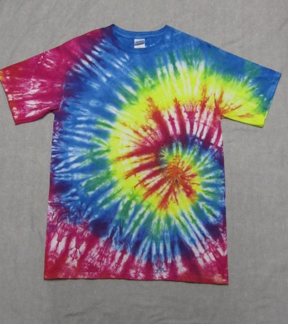 Tie dye adult size M rainbow spiral tee shirt.