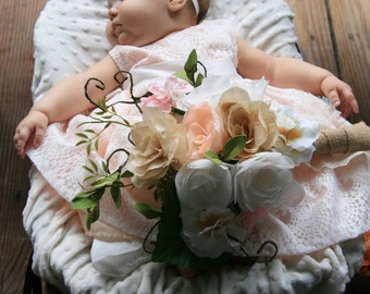 Bouquets / Paper Flower Bouquets / Wedding Bouquets / Bride & Bridesmaid Bouquets